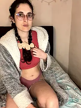 Lunaabbey online show from April 13, 2026, 6:28 am