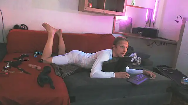 davidgntxxxxx online show from May 23, 2026, 10:47 am