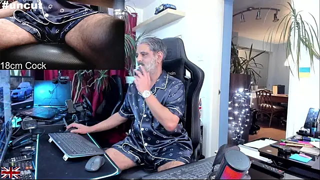 OnlineBossUK online show from December 2, 2025, 7:59 pm