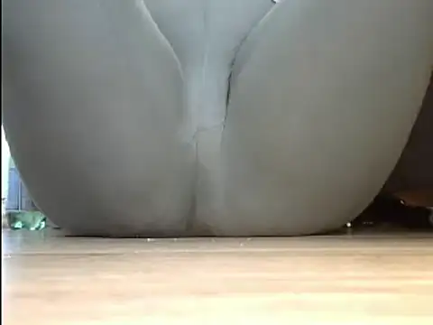 Squirtlady38 online show from March 18, 2025, 1:23 pm