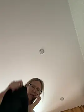 Snapshot of angelmommu chatting on March 4, 2026, 5:59 am angelmommu online show from March 4, 2026, 5:59 am