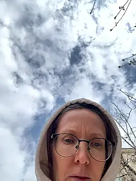 Snapshot of angelmommu chatting on April 13, 2026, 7:01 am angelmommu online show from April 13, 2026, 7:01 am