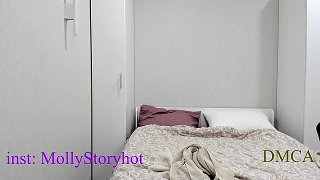 angelmommu online show from November 27, 2025, 6:47 am