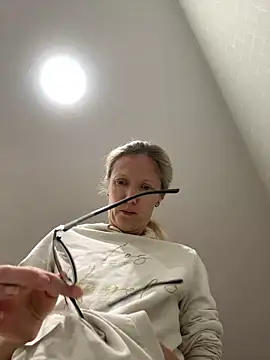 angelmommu online show from October 10, 2025, 4:02 am