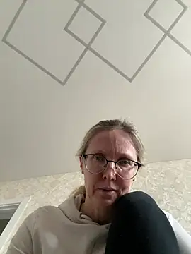 Snapshot of angelmommu chatting on March 19, 2026, 6:24 am angelmommu online show from March 19, 2026, 6:24 am