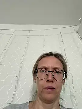 Snapshot of angelmommu chatting on April 3, 2026, 6:20 am angelmommu online show from April 3, 2026, 6:20 am