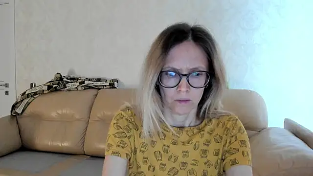 angelmommu online show from March 10, 2025, 7:55 am