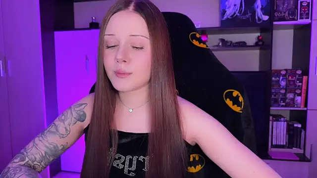 jasminevine online show from April 12, 2026, 3:43 am