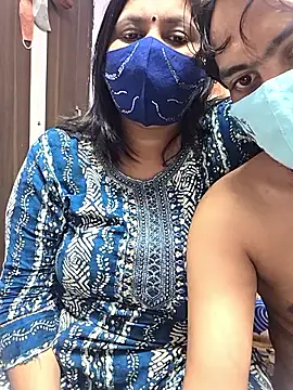 Snapshot of MOM-SUN-COUPLE chatting on September 12, 2025, 4:51 pm MOM-SUN-COUPLE online show from September 12, 2025, 4:51 pm