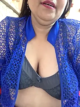 MOM-SUN-COUPLE online show from May 12, 2026, 9:15 am