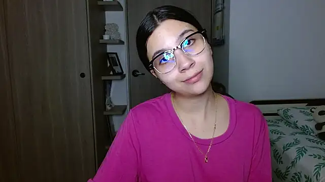 mia  lopez  online show from December 2, 2025, 4:14 am