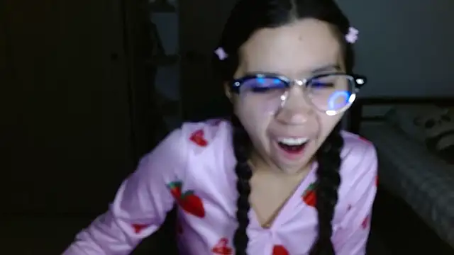 mia  lopez  online show from April 5, 2026, 1:12 am