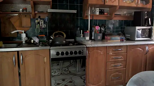 uliastar online show from April 11, 2026, 5:04 am