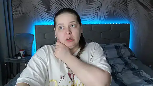 uliastar online show from March 3, 2025, 8:19 am