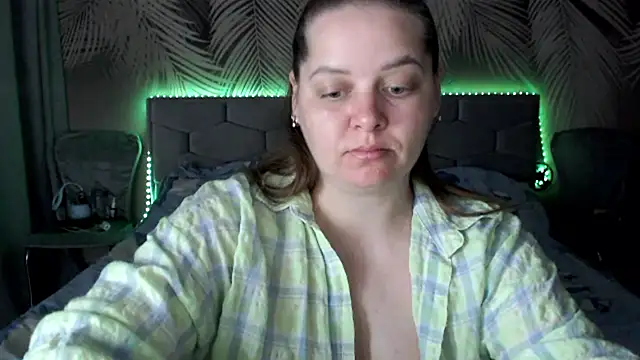 uliastar online show from May 22, 2026, 6:11 am