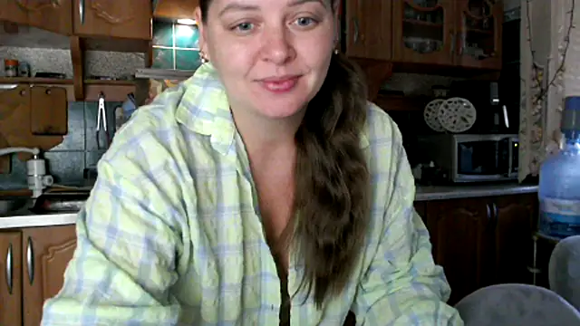 uliastar online show from October 5, 2025, 5:42 am