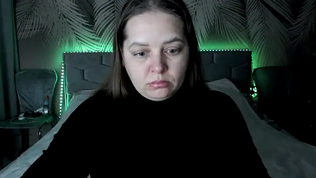 uliastar online show from December 18, 2025, 7:02 am