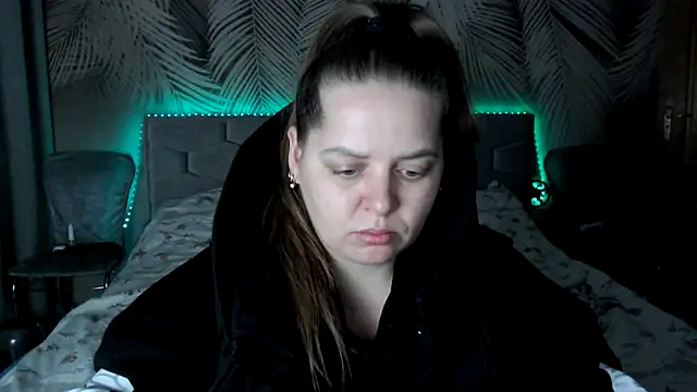 uliastar online show from December 2, 2025, 8:38 am