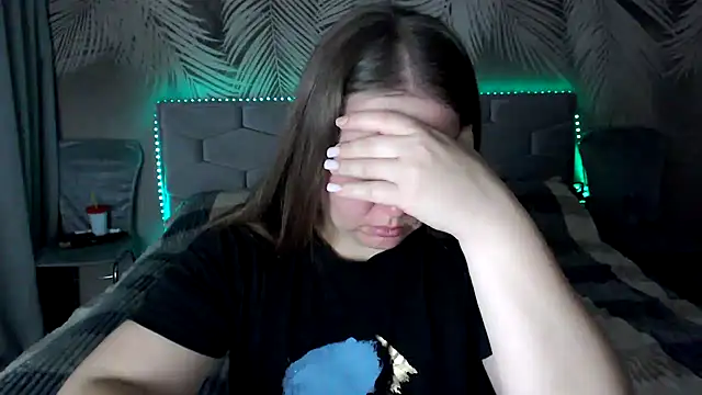 uliastar online show from September 24, 2025, 6:42 am