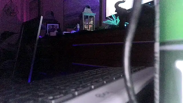 hotplombier online show from March 7, 2026, 6:42 am