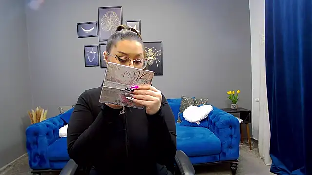 Katewalker  online show from February 6, 2025, 6:13 pm