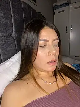 Snapshot of martina_contreras chatting on April 12, 2026, 5:11 am martina contreras online show from April 12, 2026, 5:11 am