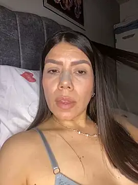 Snapshot of martina_contreras chatting on April 10, 2026, 12:06 am martina contreras online show from April 10, 2026, 12:06 am