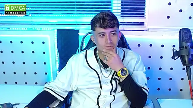 Darko0717 online show from October 15, 2025, 11:57 pm