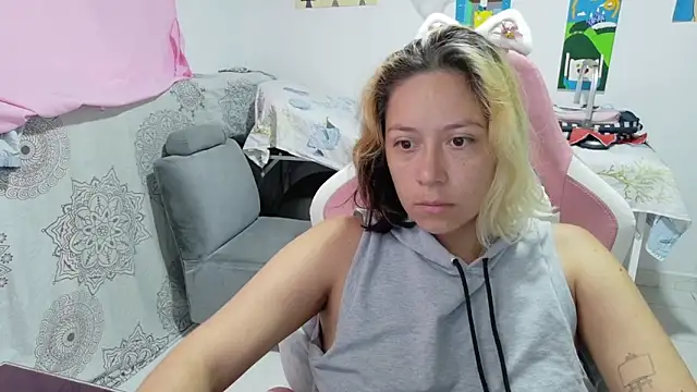 Snapshot of MommyMiaWs chatting on May 13, 2026, 2:13 pm MommyMiaWs online show from May 13, 2026, 2:13 pm