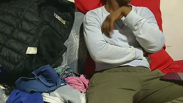 sluttylaura21 online show from November 28, 2025, 5:24 pm