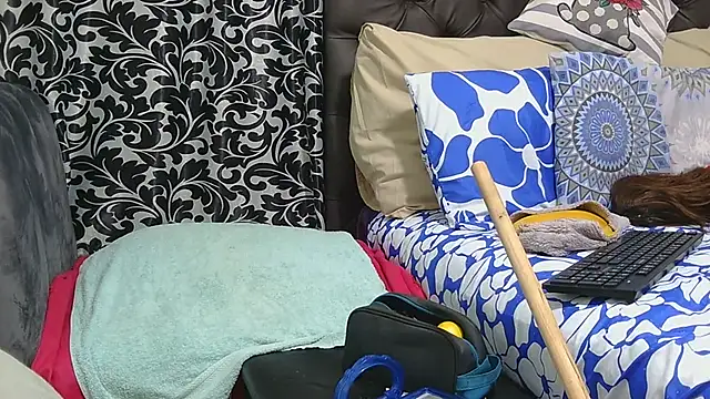sluttylaura21 online show from May 30, 2026, 5:40 pm