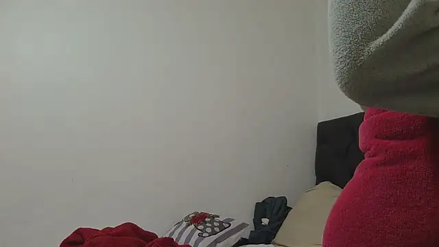 sluttylaura21 online show from May 14, 2026, 6:54 am
