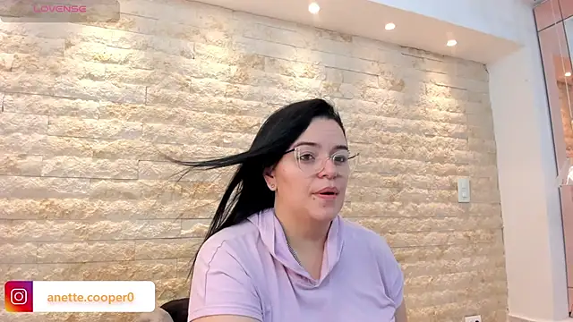 Snapshot of anette_cooper chatting on December 17, 2025, 3:22 am anette cooper online show from December 17, 2025, 3:22 am