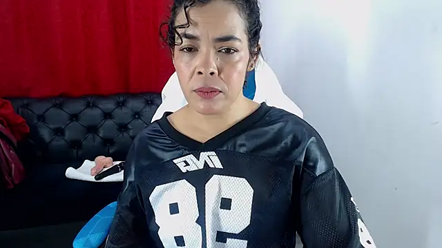 Abril Beltran  online show from October 11, 2025, 10:55 pm