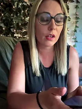 Leanymphoo online show from September 17, 2025, 3:25 pm