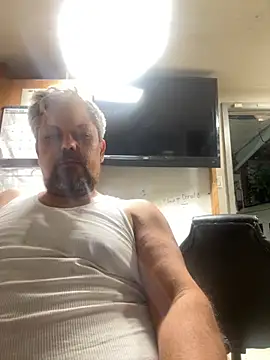 tank32s online show from September 10, 2025, 4:44 am