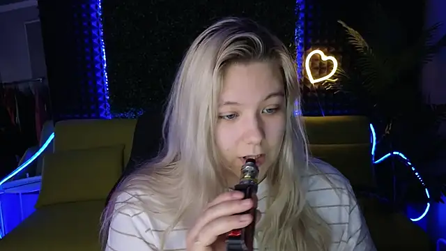 Snapshot of DjennaPalme chatting on December 15, 2024, 2:41 am DjennaPalme online show from December 15, 2024, 2:41 am