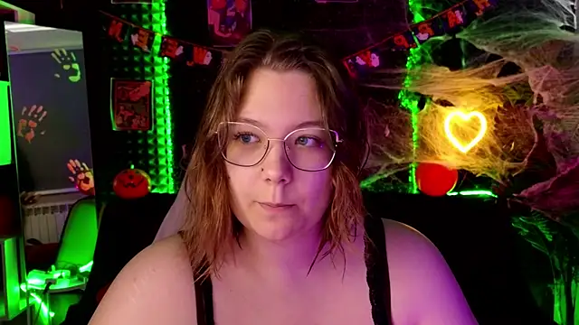 Snapshot of DjennaPalme chatting on October 21, 2025, 8:03 am DjennaPalme online show from October 21, 2025, 8:03 am