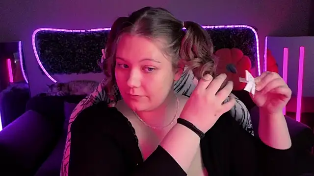 Snapshot of DjennaPalme chatting on November 27, 2025, 3:40 am DjennaPalme online show from November 27, 2025, 3:40 am