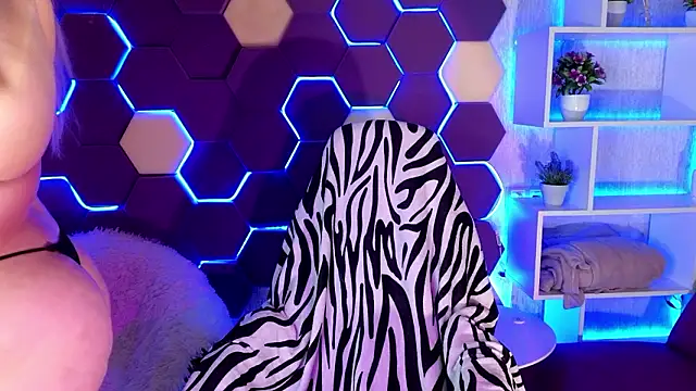 Snapshot of DjennaPalme chatting on December 5, 2024, 2:04 am DjennaPalme online show from December 5, 2024, 2:04 am