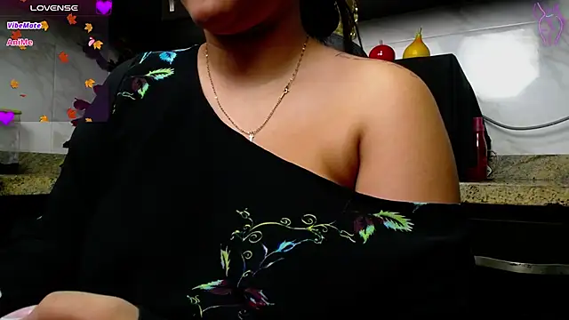 Snapshot of analishalimar chatting on September 24, 2025, 11:06 am analishalimar online show from September 24, 2025, 11:06 am