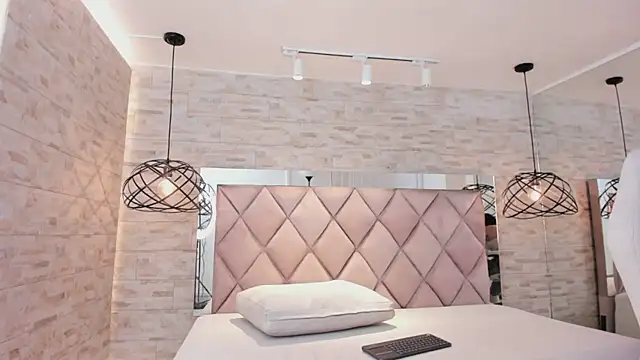 Snapshot of im_mou_ chatting on March 18, 2025, 12:28 pm im mou online show from March 18, 2025, 12:28 pm