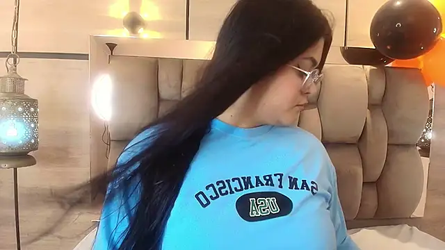 Snapshot of im_mou_ chatting on November 6, 2025, 12:20 pm im mou online show from November 6, 2025, 12:20 pm