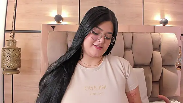 Snapshot of im_mou_ chatting on December 19, 2025, 1:02 pm im mou online show from December 19, 2025, 1:02 pm