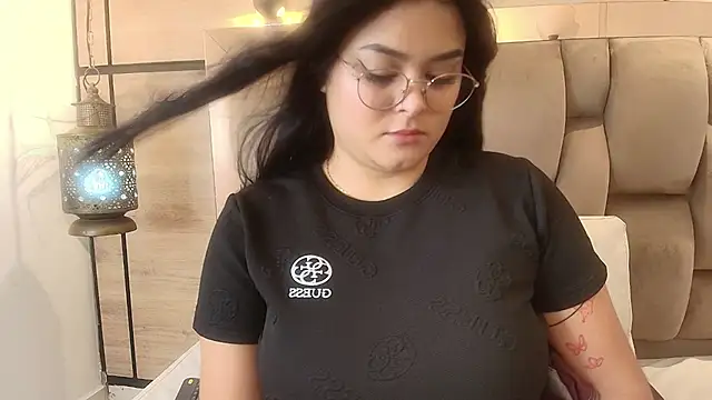 Snapshot of im_mou_ chatting on November 12, 2025, 11:47 am im mou online show from November 12, 2025, 11:47 am