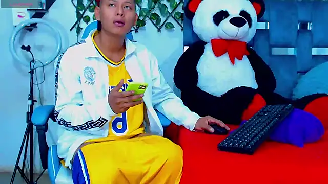 Hakim prettynigg online show from December 15, 2025, 3:29 pm