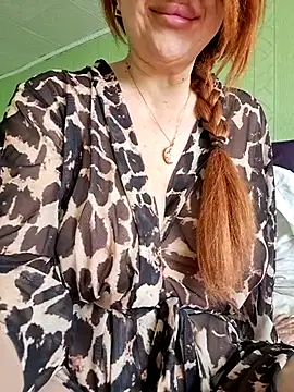 KiraXTender online show from April 13, 2026, 1:53 am