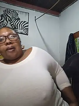 Snapshot of YELLOW_BONE chatting on July 21, 2026, 8:54 pm YELLOW BONE online show from July 21, 2026, 8:54 pm