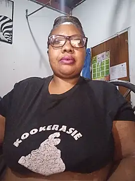 Snapshot of YELLOW_BONE chatting on June 4, 2026, 9:08 pm YELLOW BONE online show from June 4, 2026, 9:08 pm