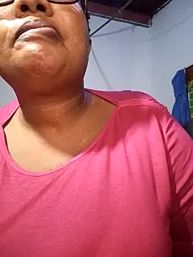 Snapshot of YELLOW_BONE chatting on May 6, 2026, 8:57 pm YELLOW BONE online show from May 6, 2026, 8:57 pm